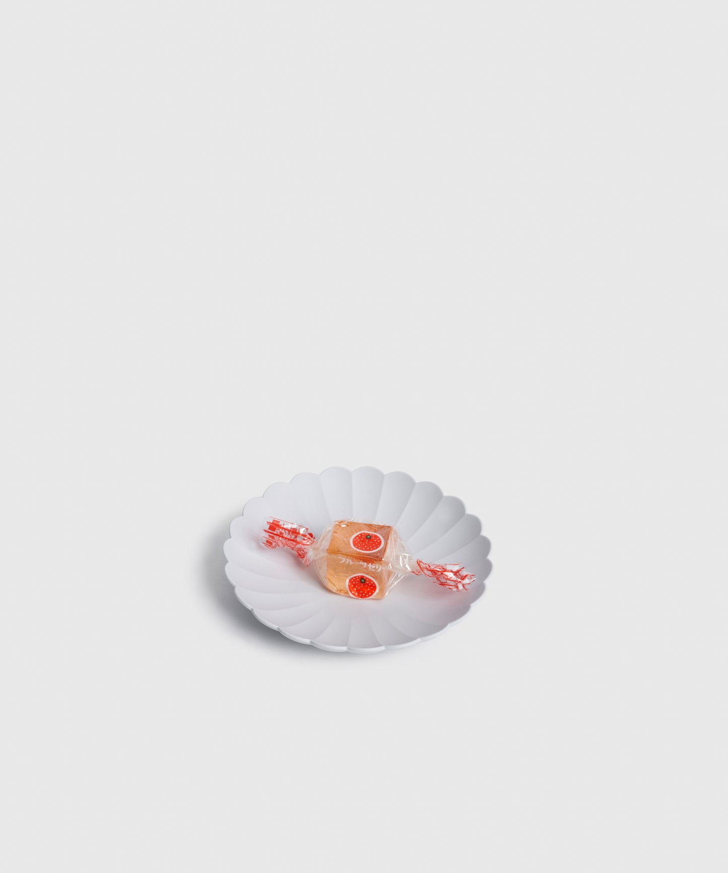 Porcelain plate inspired by Japanese flowers | Shop at KonMari