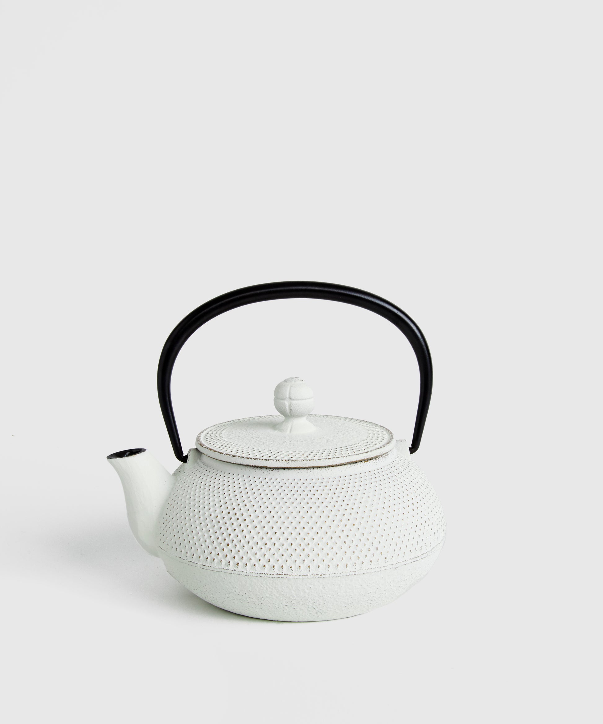 Cream cast-Iron Japanese Teapot | Shop at KonMari by Marie Kondo