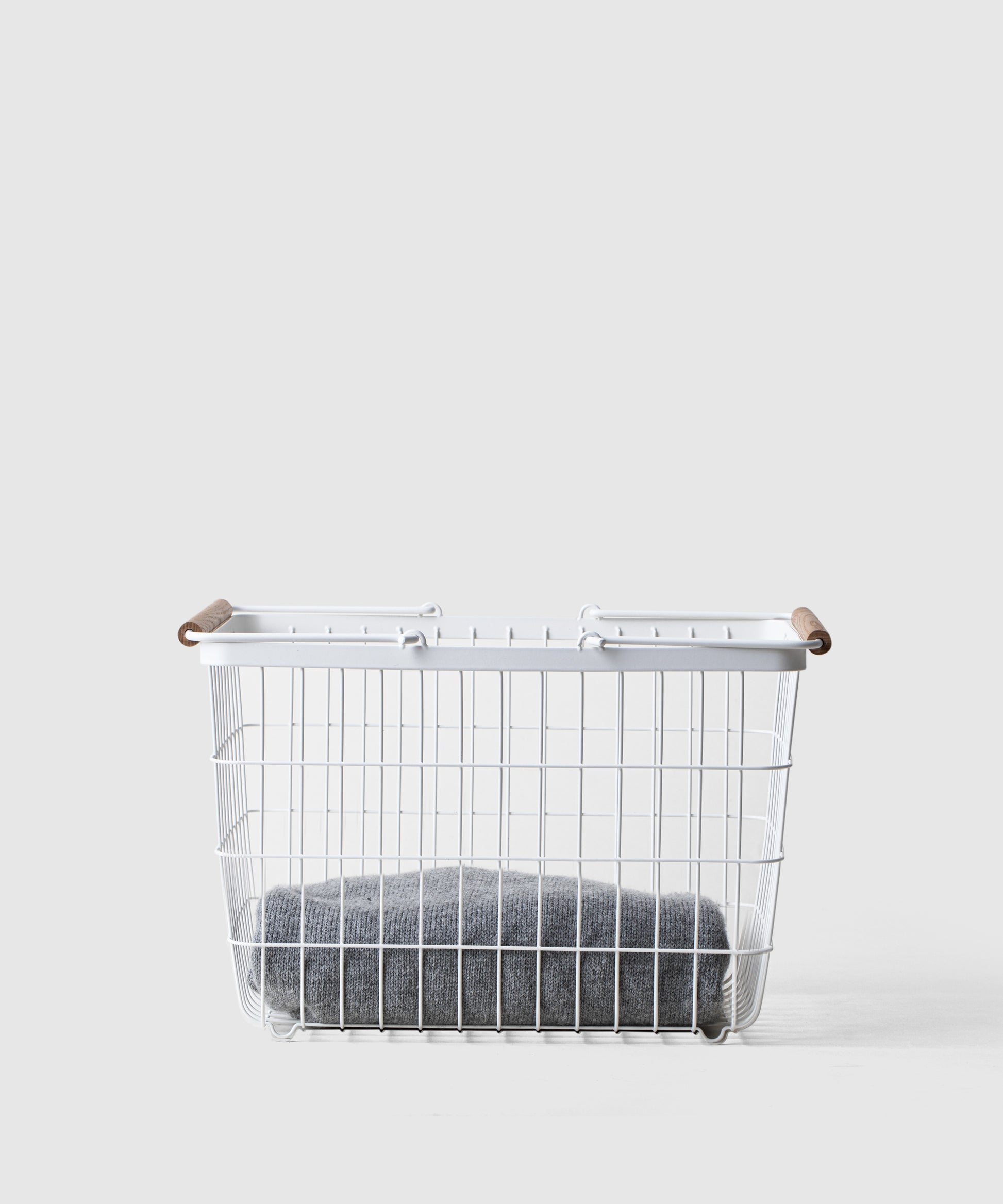 YAMAZAKI Home Storage Organizer/Cleaning Caddy/Storage Basket With